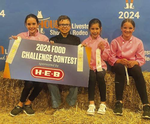 Junior Main: Kloey Noska, Tate Fritsch, Emory Malota, and Kaylyn Beseda.