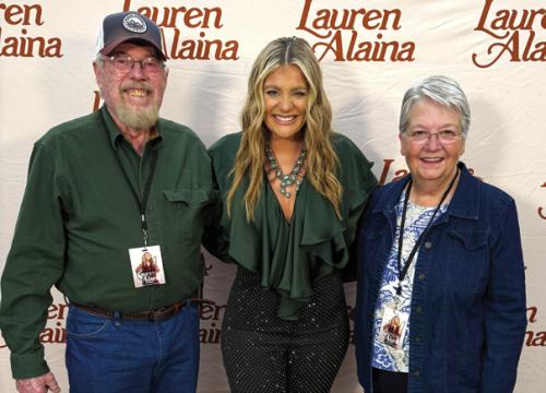 Pam and Ron Knotts with Lauren Alaina.