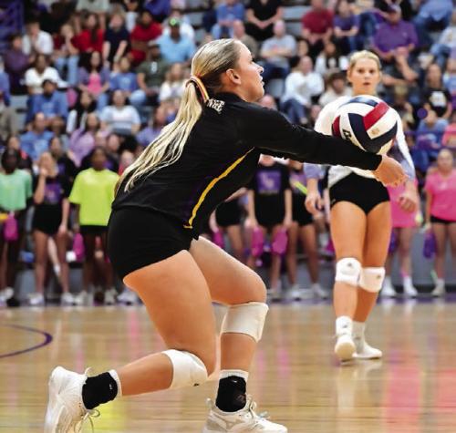 La Grange’s Kyla Colon passes the ball for La Grange in Tuesday night’s win over Giddings. Photo by Stephanie Steinhauser