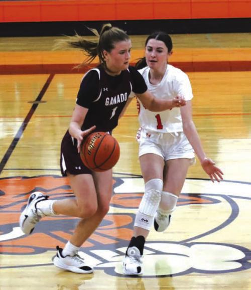 Schulenburg Sweeps Ganado in District Doubleheader