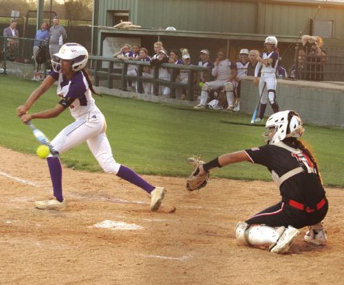 La Grange’s Iylah King had two of La Grange’s three hits Tuesday. Photos by Jeff Wick