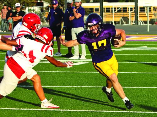 La Grange’s Jeffrey Cabrera runs the football in last Friday’s scrimmage against El Campo. Photo by Darrell D. Gest