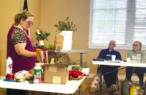 LG Garden Club Members Learn About Making Wreaths