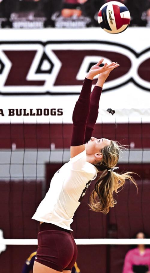 The Flatonia Lady Bulldogs hosted The Weimar Lady Wildcats in district play on Friday night. Summer Sodek sets up for a hitter in Set 1. Photo by Stephanie Steinhauser