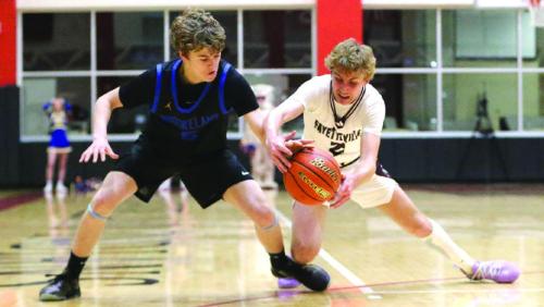 Kole Schmitt of Fayetteville (right) beats Brookeland’s Frank Martindale to the loose basketball in the first quarter Friday night. Photo by Ken Sury