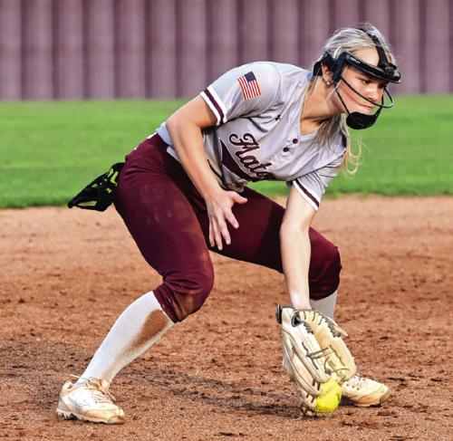Shortstop Brynlee Zimmerman fields a grounder hit by Moulton in Tuesday’s 10-0 win. Photo by Stephanie Steinhauser