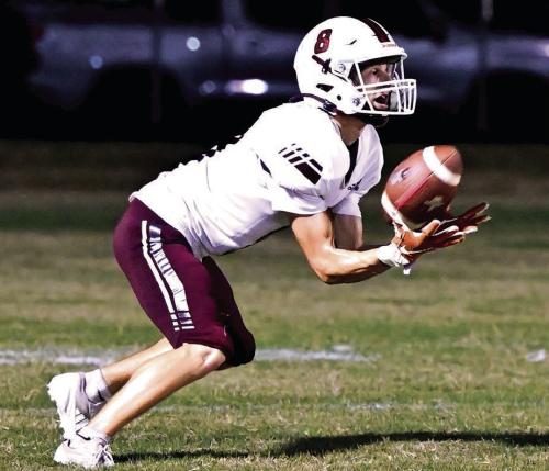 Quarterback Beck Zimmerman threw this pass to Kade Geise in the end zone for a touchdown. Geise had two touchdown catches for the Flatonia Bulldogs Friday night against the Hornets. Photo by Stephanie Steinhauser