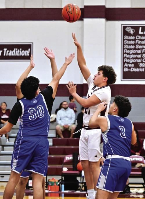 Flatonia’s Diego Ramirez scores for the Bulldogs in Saturday’s win over Waelder. Bulldogs were 3-1 after defeating Waelder twice and Rice Consolidated but losing to Fayetteville. Photo by Stephanie Steinhauser