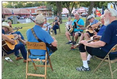 Pickers at Fayetteville Picking Park.