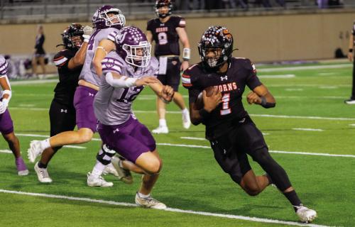 DaTerrion Houston evades a Mason tackler on a rush downfield. Photos by Andy Behlen