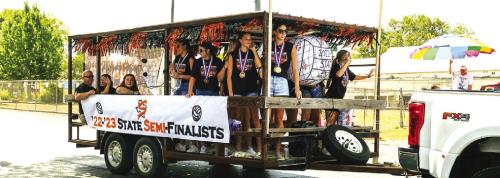 Lady Horns Honored in Schulenburg Festival Parade