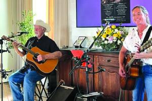 Mike Stroup and Annie Rost at Hugos 1875.