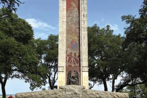 The monument on Monument Hill above La Grange, honors Texas Revolutionary heroes buried there.