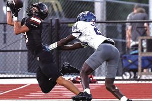 Schulenburg’s Denver Carr makes a valiant attempt to come up with this catch Thursday but was unable to do so. Photo by Darrell D. Gest