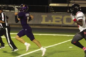 La Grange’s Eli Gillum runs away from tacklers on his way to a 79-yard touchdown Friday. Photo by Jeff Wick
