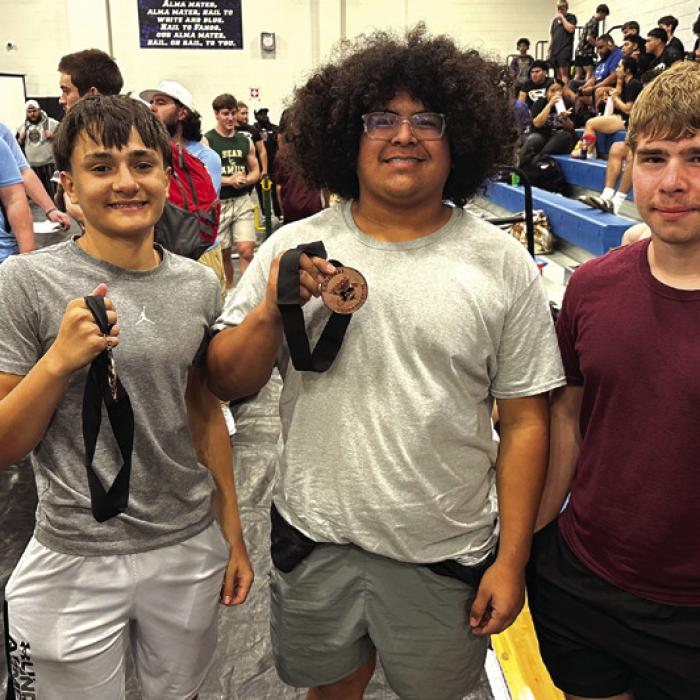 Guevara Headed Back to State in Powerlifting