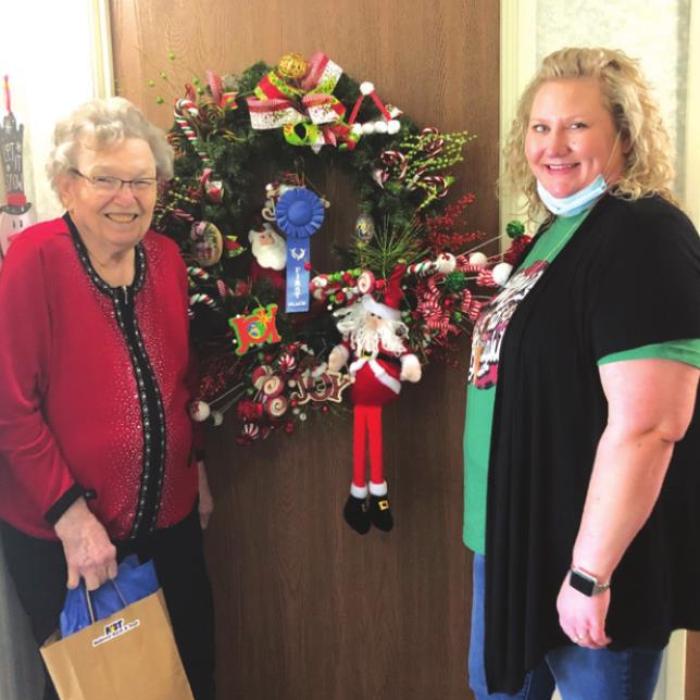 First Place Wreath: Mary “Susie” Mazac.