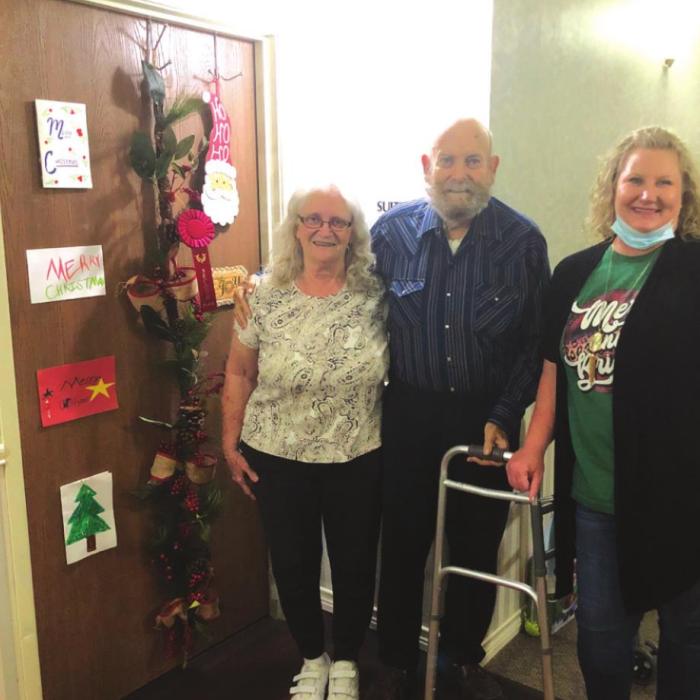 Second Place Wreath: Nancy and William Gosch.