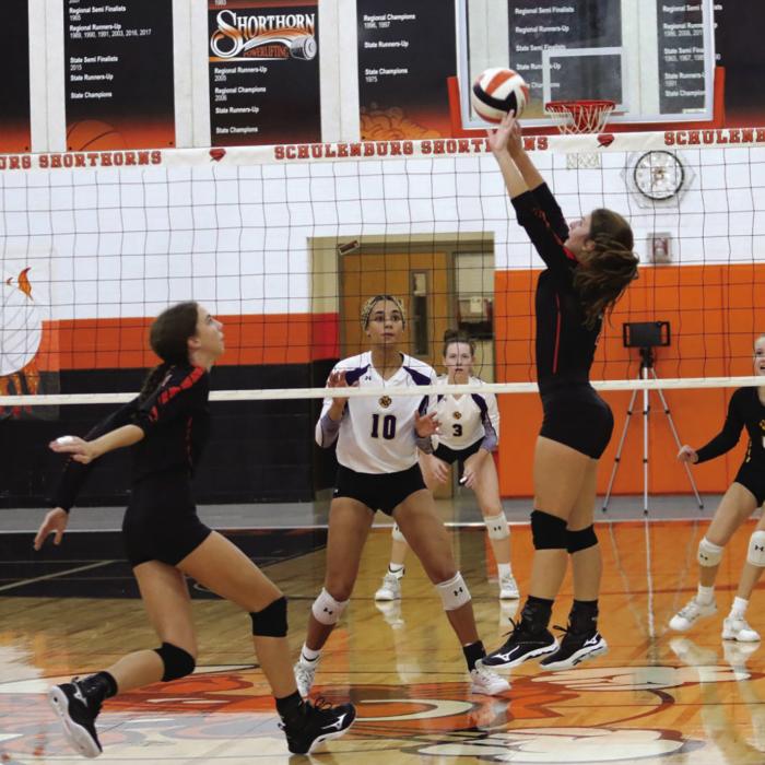 LG Girls Beat Schulenburg in Volleyball