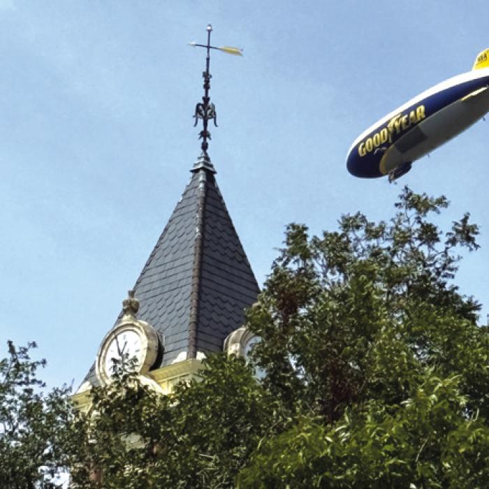 The blimp circling around the Fayette County Courthouse. Photo by Erich Lehmann