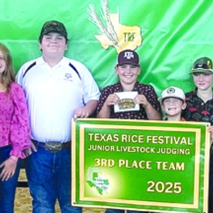 Pictured from left: Julia Melton, Tatum Fritsch, Holden Holub, Rheagan Karisch, Laramie Laake, Hayleigh Pizzitola, Rilan Karisch, Hudson Holub, Rowdy Guenther, Jehnsen Janecka, Tate Fritsch, Crockett Guenther, Adalyn Carrales, Coach Kaci Carrales, and Kaisley Janecka.