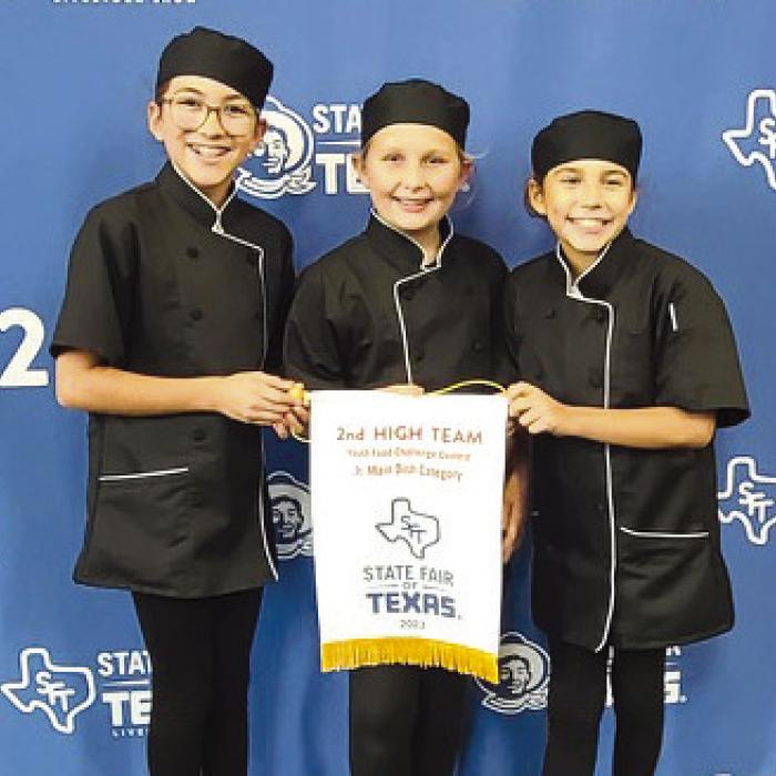 Junior Main Dish: Taylyn Newton, Charli Hadaway, and MaeBess Huette.