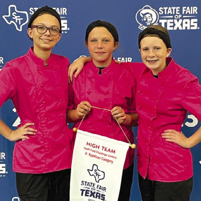 Junior Appetizer: Tatum Newton, Allyson Kibby, and Sawyer Mau.