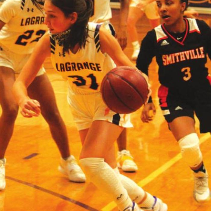 La Grange’s Keslyn Davis drives to the basket Friday.