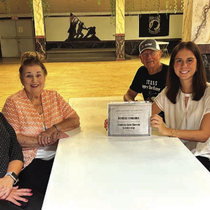 Vinklarek Wins Farm Bureau Scholarship