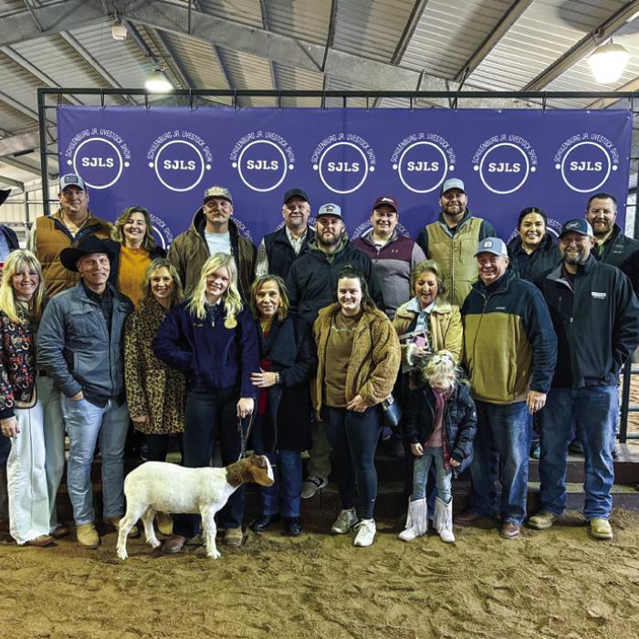 Student Donates Goat at Livestock Show to Help Family Whose House Burned – $12,050 Raised