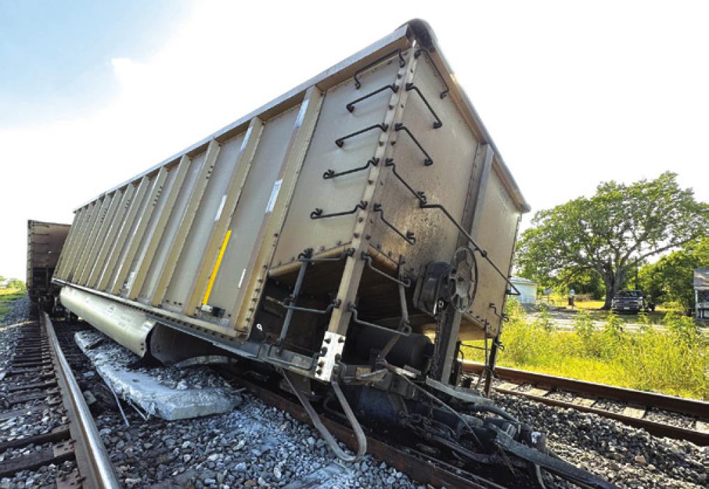 Coal Train Derails, Sparks Grass Fire