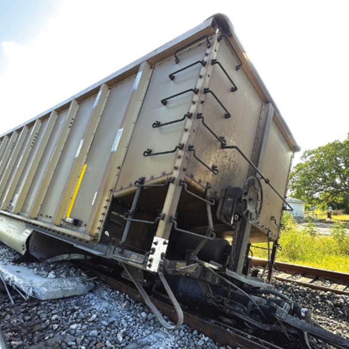 Coal Train Derails, Sparks Grass Fire