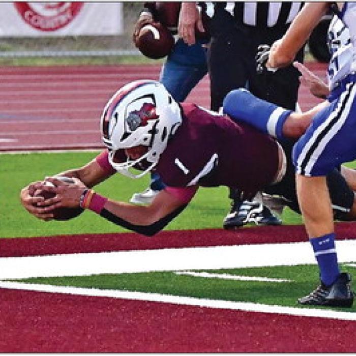 Flatonia’s Fidel Venegas dives into the end zone for the touchdown in Friday night’s Homecoming game against Falls City. More on the game on Page 3B today. Photo by Stephanie Steinhauser