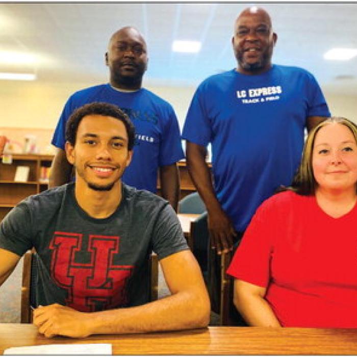 Trey East Signs to Run Track  For University of Houston