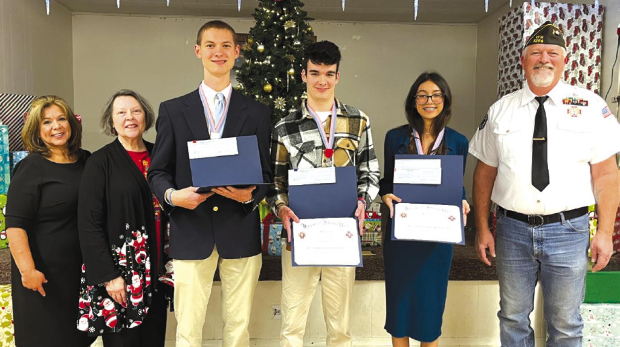VFW Post No. 5254, Auxiliary Present Youth Essay Awards at Christmas Party