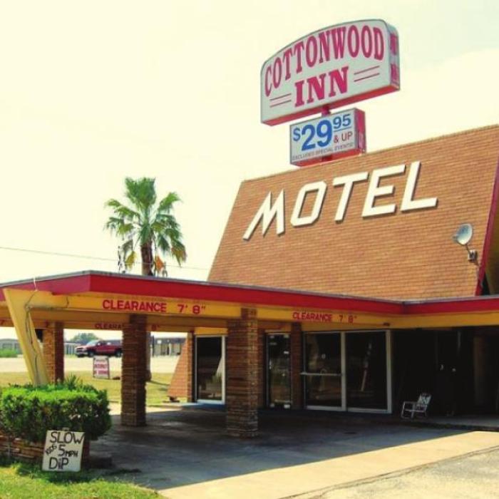 La Grange’s Cottonwood Inn