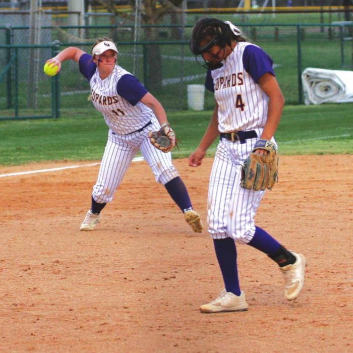 Lady Leps Bomb Giddings in Softball