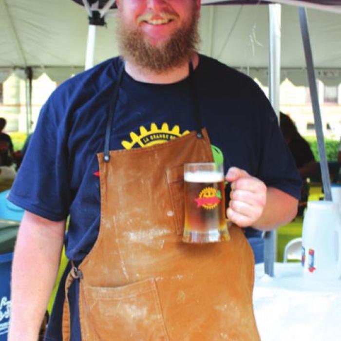 Ticket includes 12 samples of craft beer or wine accompanied by a commemorative beer mug or wine glass.