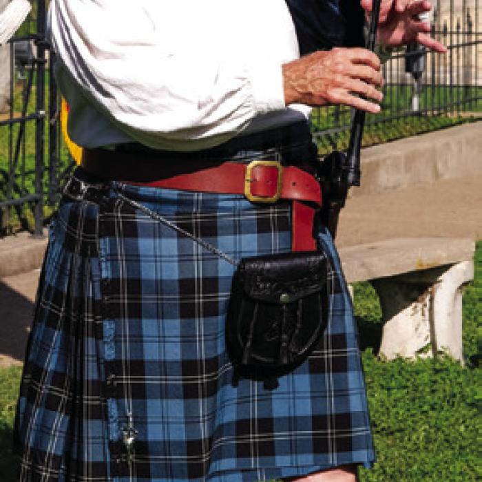 A bagpiper led the wreathlaying ceremony. Photos by Andy Behlen