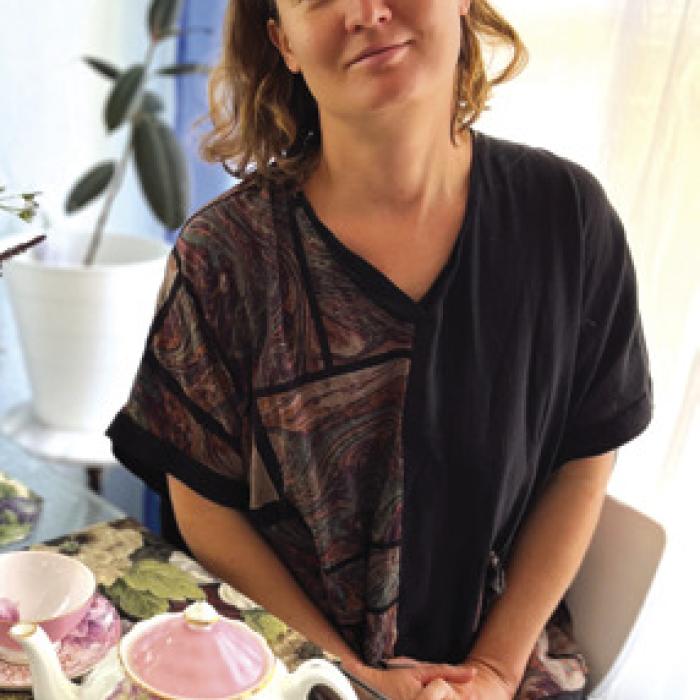 In a typical Ukrainian setting, Olga Beishir, from Columbus, talks about her life in Ukraine.