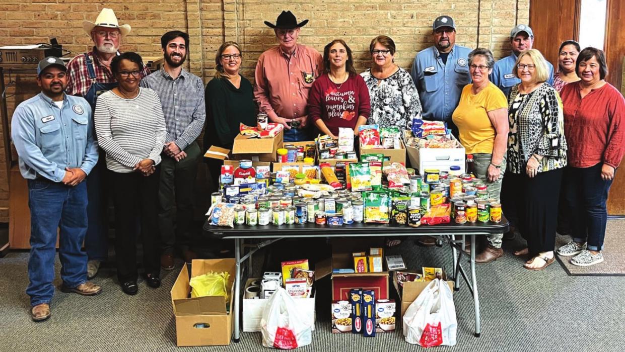 City of LG Holds Food Drive