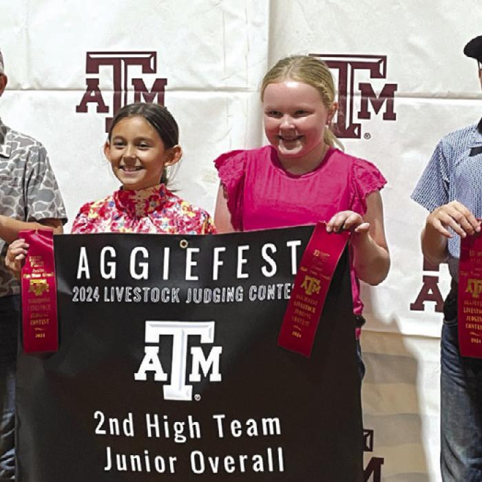 Reserve Junior Team Champion: Hudson Holub, Emma Zweschper, Abigale McBride, and Tate Fritsch.