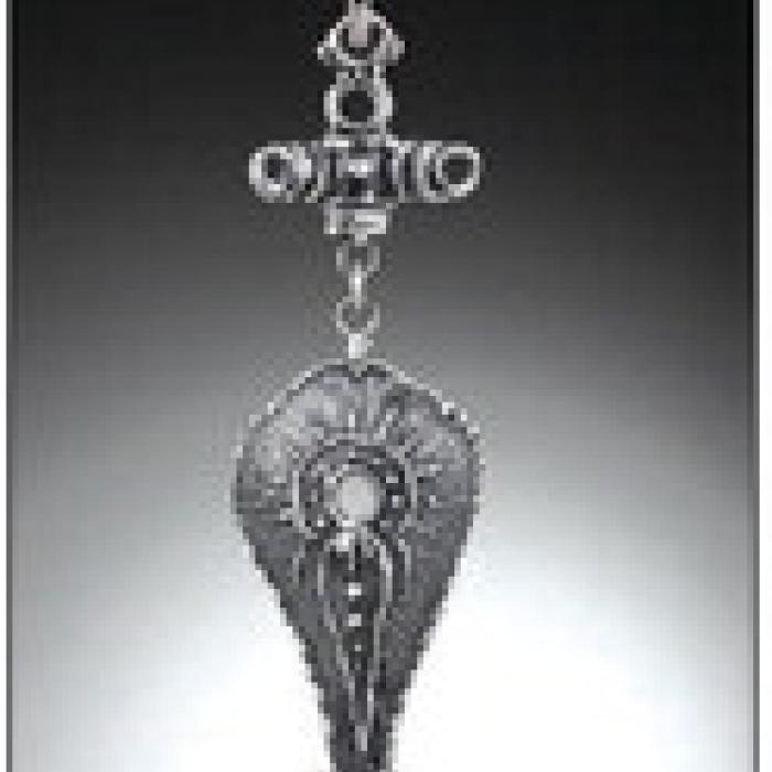 A pendant necklace by Carianne Schulte.
