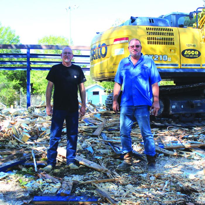 Splash, Down: LG Pool Demo Begins