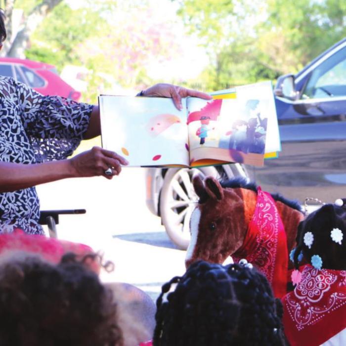 Mayor Reads at Little Library Opening