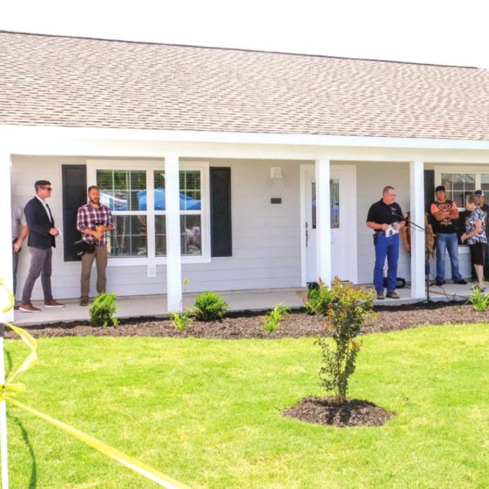 Chris Barton of Samaritan’s Purse welcomed a large crowd to the home blessing ceremony in Hope Hill on Wednesday, June 10, for the Castaneda family of La Grange. Francisca Castaneda and her son Jose lost their home in the 2017 Hurricane Harvey flood in La Grange. Photos by Andy Behlen