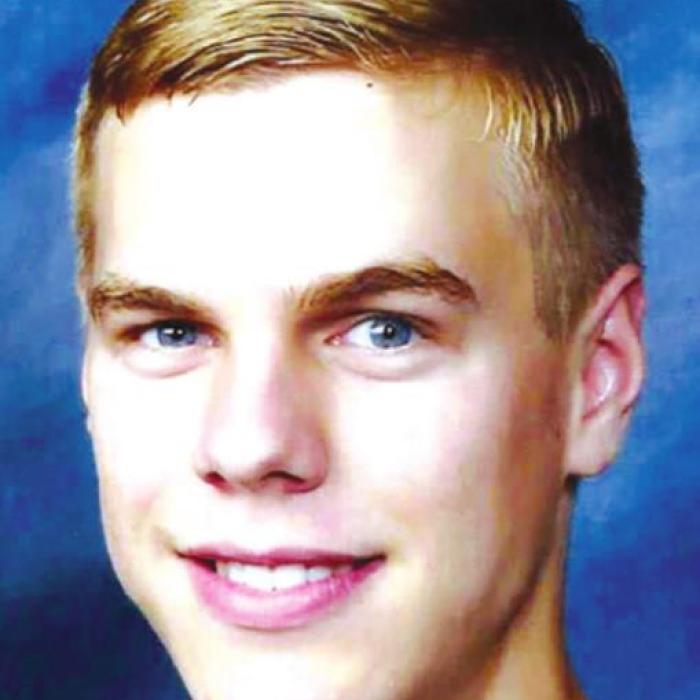 Dustin Canik Receives Scholarship