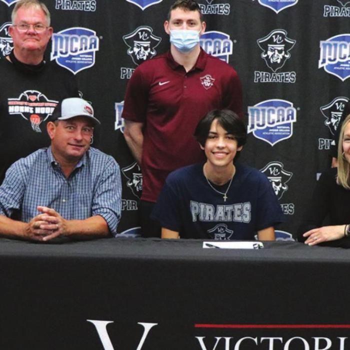 Lozano Signs With Victoria College