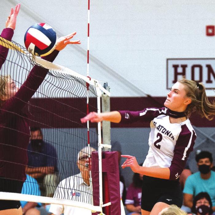 Flatonia’s Carly Bonds gets a solid hit past the Lady Brahma defense in Tuesday night’s match. Photos by Stephanie Steinhauser