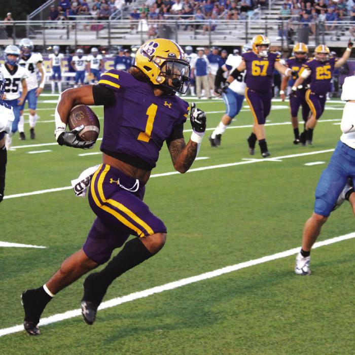 Leps Beat La Vernia 37-27 on Homecoming
